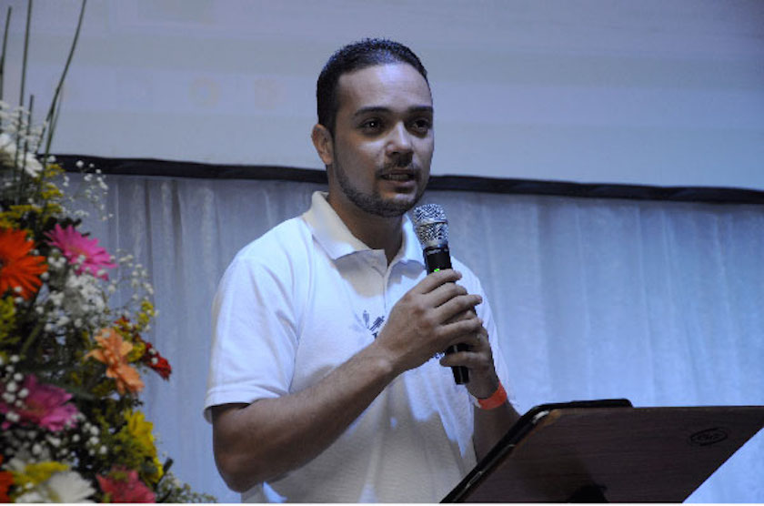 Mauro, presidente do projeto Luz & Vida, fruto do ministério da APADD usando a palavra na abertura do seminário. Mauro, presidente do projeto Luz & Vida, fruto do ministério da APADD usando a palavra na abertura do seminário.